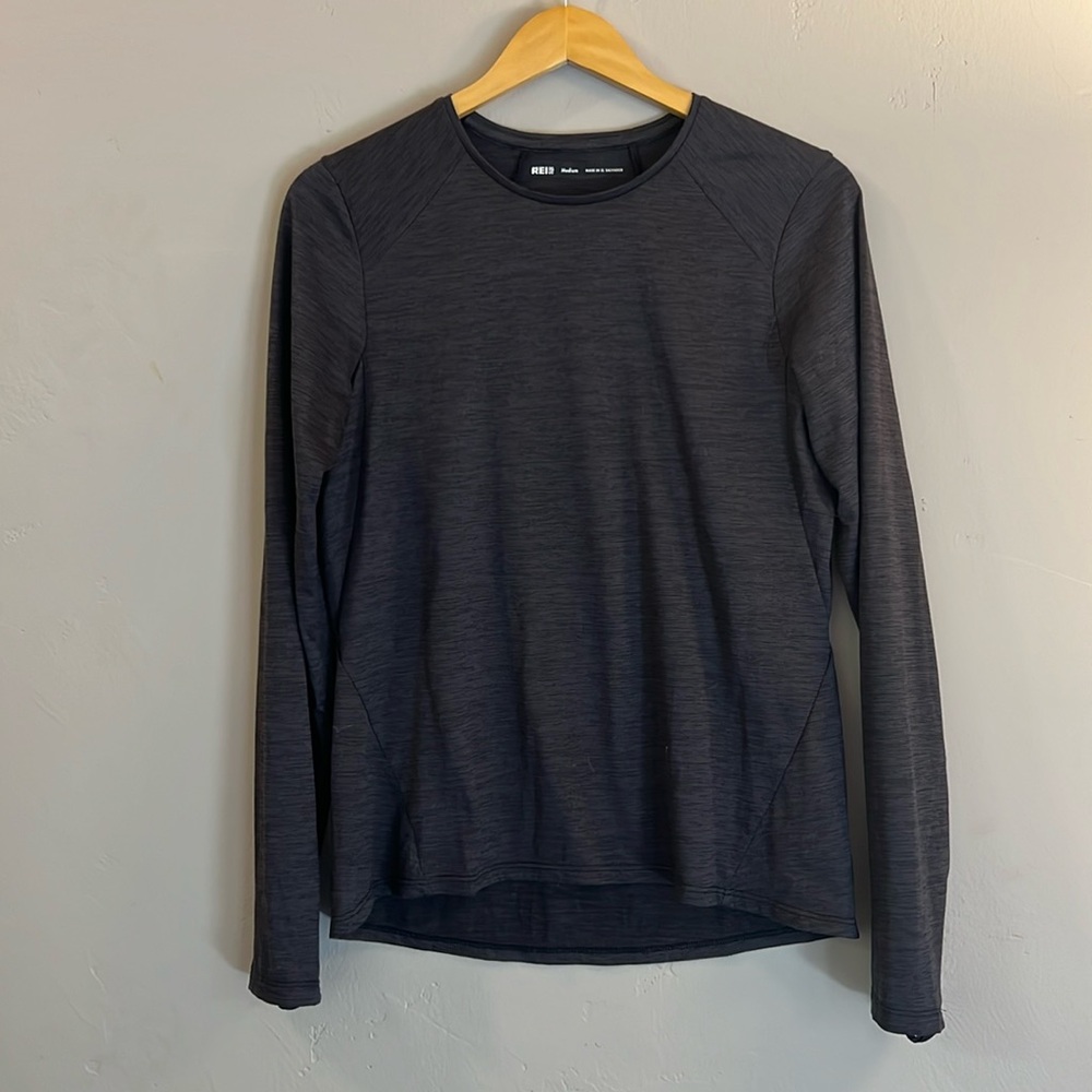 REI Lightweight Long-Sleeve Women’s Baselayer Top, Charcoal color, Size M